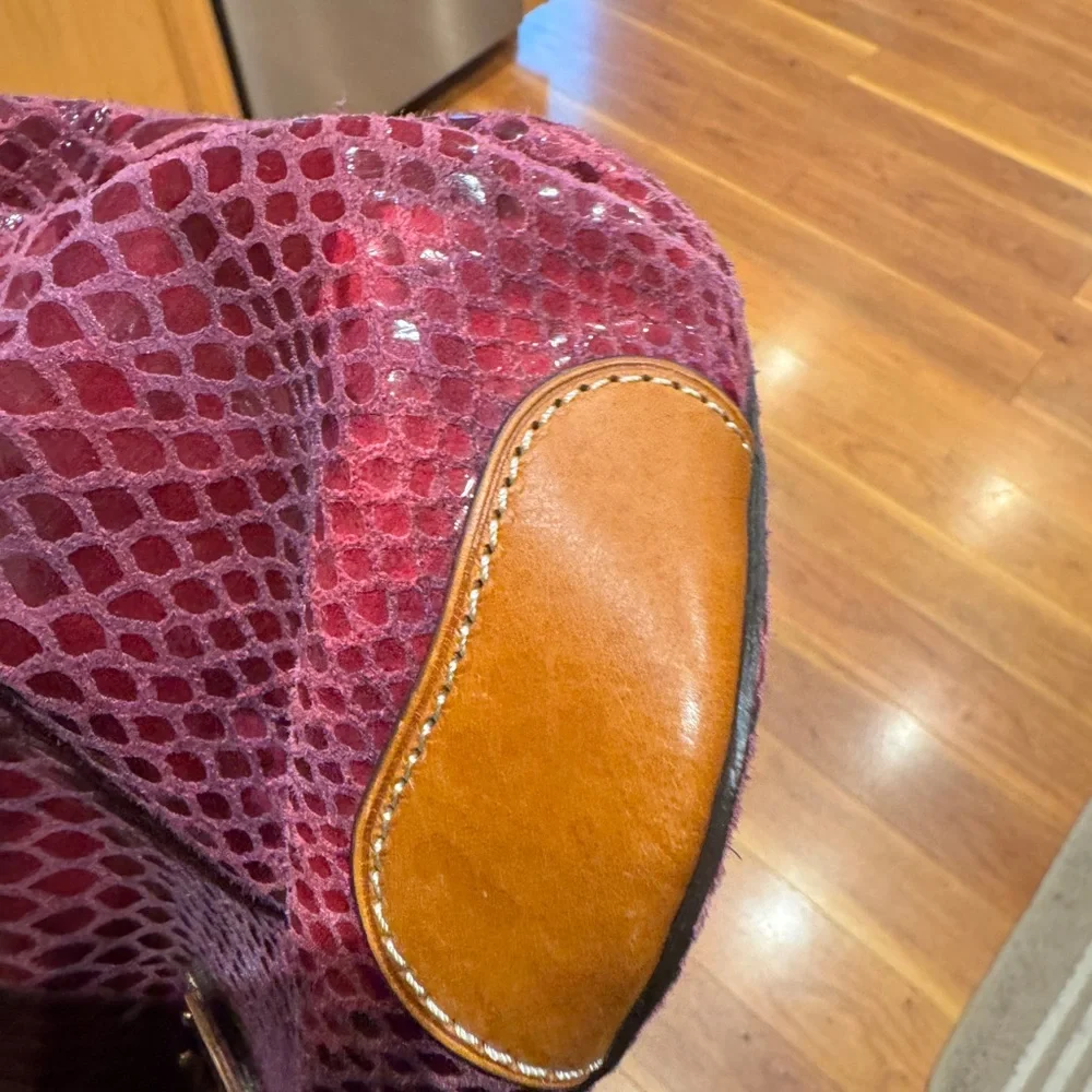 💜💯Authentic Dooney & Bourke Faux Snakeskin Embossed Hobo Bag💜 - Picture 4 of 16